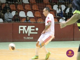 
<a style='margin-left: 5px;' class='btn btn-xs btn-social btn-facebook' href='https://www.facebook.com/sharer/sharer.php?u=https://www.boladovale.com.br/imgs/800-800-90/conteudo/fotos/1692/img0540.jpg' rel='popup' data-width='500' data-height='400'><i class='fa fa-facebook'></i>Compartilhar <span class='hidden-xs'>no Facebook</span>
</a> 
<a class='btn btn-default btn-xs' target='_blank' href='imgs/800-800-90/conteudo/fotos/1692/img0540.jpg'>
<span class='glyphicon glyphicon-cloud-download'></span> Salvar
</a> 
<span></span>