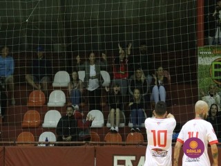 
<a style='margin-left: 5px;' class='btn btn-xs btn-social btn-facebook' href='https://www.facebook.com/sharer/sharer.php?u=https://www.boladovale.com.br/imgs/800-800-90/conteudo/fotos/1692/img0552.jpg' rel='popup' data-width='500' data-height='400'><i class='fa fa-facebook'></i>Compartilhar <span class='hidden-xs'>no Facebook</span>
</a> 
<a class='btn btn-default btn-xs' target='_blank' href='imgs/800-800-90/conteudo/fotos/1692/img0552.jpg'>
<span class='glyphicon glyphicon-cloud-download'></span> Salvar
</a> 
<span></span>