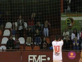 
<a style='margin-left: 5px;' class='btn btn-xs btn-social btn-facebook' href='https://www.facebook.com/sharer/sharer.php?u=https://www.boladovale.com.br/imgs/800-800-90/conteudo/fotos/1692/img0553.jpg' rel='popup' data-width='500' data-height='400'><i class='fa fa-facebook'></i>Compartilhar <span class='hidden-xs'>no Facebook</span>
</a> 
<a class='btn btn-default btn-xs' target='_blank' href='imgs/800-800-90/conteudo/fotos/1692/img0553.jpg'>
<span class='glyphicon glyphicon-cloud-download'></span> Salvar
</a> 
<span></span>