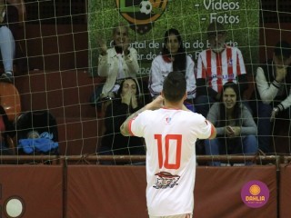 
<a style='margin-left: 5px;' class='btn btn-xs btn-social btn-facebook' href='https://www.facebook.com/sharer/sharer.php?u=https://www.boladovale.com.br/imgs/800-800-90/conteudo/fotos/1692/img0554.jpg' rel='popup' data-width='500' data-height='400'><i class='fa fa-facebook'></i>Compartilhar <span class='hidden-xs'>no Facebook</span>
</a> 
<a class='btn btn-default btn-xs' target='_blank' href='imgs/800-800-90/conteudo/fotos/1692/img0554.jpg'>
<span class='glyphicon glyphicon-cloud-download'></span> Salvar
</a> 
<span></span>