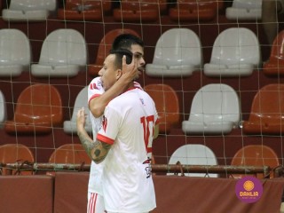 
<a style='margin-left: 5px;' class='btn btn-xs btn-social btn-facebook' href='https://www.facebook.com/sharer/sharer.php?u=https://www.boladovale.com.br/imgs/800-800-90/conteudo/fotos/1692/img0589.jpg' rel='popup' data-width='500' data-height='400'><i class='fa fa-facebook'></i>Compartilhar <span class='hidden-xs'>no Facebook</span>
</a> 
<a class='btn btn-default btn-xs' target='_blank' href='imgs/800-800-90/conteudo/fotos/1692/img0589.jpg'>
<span class='glyphicon glyphicon-cloud-download'></span> Salvar
</a> 
<span></span>