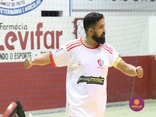 
<a style='margin-left: 5px;' class='btn btn-xs btn-social btn-facebook' href='https://www.facebook.com/sharer/sharer.php?u=https://www.boladovale.com.br/imgs/800-800-90/conteudo/fotos/1692/img0614.jpg' rel='popup' data-width='500' data-height='400'><i class='fa fa-facebook'></i>Compartilhar <span class='hidden-xs'>no Facebook</span>
</a> 
<a class='btn btn-default btn-xs' target='_blank' href='imgs/800-800-90/conteudo/fotos/1692/img0614.jpg'>
<span class='glyphicon glyphicon-cloud-download'></span> Salvar
</a> 
<span></span>