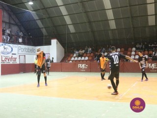 
<a style='margin-left: 5px;' class='btn btn-xs btn-social btn-facebook' href='https://www.facebook.com/sharer/sharer.php?u=https://www.boladovale.com.br/imgs/800-800-90/conteudo/fotos/1693/img0630.jpg' rel='popup' data-width='500' data-height='400'><i class='fa fa-facebook'></i>Compartilhar <span class='hidden-xs'>no Facebook</span>
</a> 
<a class='btn btn-default btn-xs' target='_blank' href='imgs/800-800-90/conteudo/fotos/1693/img0630.jpg'>
<span class='glyphicon glyphicon-cloud-download'></span> Salvar
</a> 
<span></span>