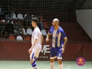 
<a style='margin-left: 5px;' class='btn btn-xs btn-social btn-facebook' href='https://www.facebook.com/sharer/sharer.php?u=https://www.boladovale.com.br/imgs/800-800-90/conteudo/fotos/1694/img0703.jpg' rel='popup' data-width='500' data-height='400'><i class='fa fa-facebook'></i>Compartilhar <span class='hidden-xs'>no Facebook</span>
</a> 
<a class='btn btn-default btn-xs' target='_blank' href='imgs/800-800-90/conteudo/fotos/1694/img0703.jpg'>
<span class='glyphicon glyphicon-cloud-download'></span> Salvar
</a> 
<span></span>