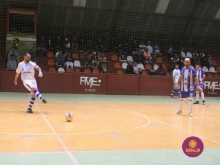 
<a style='margin-left: 5px;' class='btn btn-xs btn-social btn-facebook' href='https://www.facebook.com/sharer/sharer.php?u=https://www.boladovale.com.br/imgs/800-800-90/conteudo/fotos/1694/img0709.jpg' rel='popup' data-width='500' data-height='400'><i class='fa fa-facebook'></i>Compartilhar <span class='hidden-xs'>no Facebook</span>
</a> 
<a class='btn btn-default btn-xs' target='_blank' href='imgs/800-800-90/conteudo/fotos/1694/img0709.jpg'>
<span class='glyphicon glyphicon-cloud-download'></span> Salvar
</a> 
<span></span>