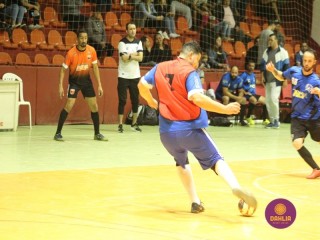 
<a style='margin-left: 5px;' class='btn btn-xs btn-social btn-facebook' href='https://www.facebook.com/sharer/sharer.php?u=https://www.boladovale.com.br/imgs/800-800-90/conteudo/fotos/1697/img7448.jpg' rel='popup' data-width='500' data-height='400'><i class='fa fa-facebook'></i>Compartilhar <span class='hidden-xs'>no Facebook</span>
</a> 
<a class='btn btn-default btn-xs' target='_blank' href='imgs/800-800-90/conteudo/fotos/1697/img7448.jpg'>
<span class='glyphicon glyphicon-cloud-download'></span> Salvar
</a> 
<span></span>