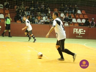 
<a style='margin-left: 5px;' class='btn btn-xs btn-social btn-facebook' href='https://www.facebook.com/sharer/sharer.php?u=https://www.boladovale.com.br/imgs/800-800-90/conteudo/fotos/1698/img7471.jpg' rel='popup' data-width='500' data-height='400'><i class='fa fa-facebook'></i>Compartilhar <span class='hidden-xs'>no Facebook</span>
</a> 
<a class='btn btn-default btn-xs' target='_blank' href='imgs/800-800-90/conteudo/fotos/1698/img7471.jpg'>
<span class='glyphicon glyphicon-cloud-download'></span> Salvar
</a> 
<span></span>