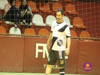 
<a style='margin-left: 5px;' class='btn btn-xs btn-social btn-facebook' href='https://www.facebook.com/sharer/sharer.php?u=https://www.boladovale.com.br/imgs/800-800-90/conteudo/fotos/1698/img7496.jpg' rel='popup' data-width='500' data-height='400'><i class='fa fa-facebook'></i>Compartilhar <span class='hidden-xs'>no Facebook</span>
</a> 
<a class='btn btn-default btn-xs' target='_blank' href='imgs/800-800-90/conteudo/fotos/1698/img7496.jpg'>
<span class='glyphicon glyphicon-cloud-download'></span> Salvar
</a> 
<span></span>