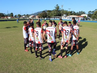 
<a style='margin-left: 5px;' class='btn btn-xs btn-social btn-facebook' href='https://www.facebook.com/sharer/sharer.php?u=https://www.boladovale.com.br/imgs/800-800-90/conteudo/fotos/1699/img6946.jpg' rel='popup' data-width='500' data-height='400'><i class='fa fa-facebook'></i>Compartilhar <span class='hidden-xs'>no Facebook</span>
</a> 
<a class='btn btn-default btn-xs' target='_blank' href='imgs/800-800-90/conteudo/fotos/1699/img6946.jpg'>
<span class='glyphicon glyphicon-cloud-download'></span> Salvar
</a> 
<span></span>