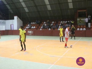 
<a style='margin-left: 5px;' class='btn btn-xs btn-social btn-facebook' href='https://www.facebook.com/sharer/sharer.php?u=https://www.boladovale.com.br/imgs/800-800-90/conteudo/fotos/1700/img0893.jpg' rel='popup' data-width='500' data-height='400'><i class='fa fa-facebook'></i>Compartilhar <span class='hidden-xs'>no Facebook</span>
</a> 
<a class='btn btn-default btn-xs' target='_blank' href='imgs/800-800-90/conteudo/fotos/1700/img0893.jpg'>
<span class='glyphicon glyphicon-cloud-download'></span> Salvar
</a> 
<span></span>