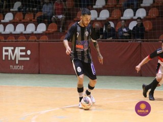 
<a style='margin-left: 5px;' class='btn btn-xs btn-social btn-facebook' href='https://www.facebook.com/sharer/sharer.php?u=https://www.boladovale.com.br/imgs/800-800-90/conteudo/fotos/1703/img1485.jpg' rel='popup' data-width='500' data-height='400'><i class='fa fa-facebook'></i>Compartilhar <span class='hidden-xs'>no Facebook</span>
</a> 
<a class='btn btn-default btn-xs' target='_blank' href='imgs/800-800-90/conteudo/fotos/1703/img1485.jpg'>
<span class='glyphicon glyphicon-cloud-download'></span> Salvar
</a> 
<span></span>
