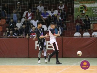 
<a style='margin-left: 5px;' class='btn btn-xs btn-social btn-facebook' href='https://www.facebook.com/sharer/sharer.php?u=https://www.boladovale.com.br/imgs/800-800-90/conteudo/fotos/1703/img1566.jpg' rel='popup' data-width='500' data-height='400'><i class='fa fa-facebook'></i>Compartilhar <span class='hidden-xs'>no Facebook</span>
</a> 
<a class='btn btn-default btn-xs' target='_blank' href='imgs/800-800-90/conteudo/fotos/1703/img1566.jpg'>
<span class='glyphicon glyphicon-cloud-download'></span> Salvar
</a> 
<span></span>