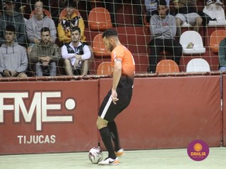 
<a style='margin-left: 5px;' class='btn btn-xs btn-social btn-facebook' href='https://www.facebook.com/sharer/sharer.php?u=https://www.boladovale.com.br/imgs/800-800-90/conteudo/fotos/1704/img1587.jpg' rel='popup' data-width='500' data-height='400'><i class='fa fa-facebook'></i>Compartilhar <span class='hidden-xs'>no Facebook</span>
</a> 
<a class='btn btn-default btn-xs' target='_blank' href='imgs/800-800-90/conteudo/fotos/1704/img1587.jpg'>
<span class='glyphicon glyphicon-cloud-download'></span> Salvar
</a> 
<span></span>