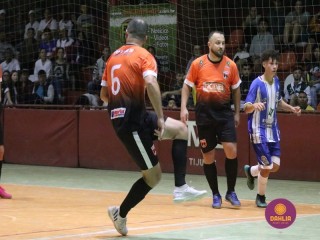 
<a style='margin-left: 5px;' class='btn btn-xs btn-social btn-facebook' href='https://www.facebook.com/sharer/sharer.php?u=https://www.boladovale.com.br/imgs/800-800-90/conteudo/fotos/1704/img1693.jpg' rel='popup' data-width='500' data-height='400'><i class='fa fa-facebook'></i>Compartilhar <span class='hidden-xs'>no Facebook</span>
</a> 
<a class='btn btn-default btn-xs' target='_blank' href='imgs/800-800-90/conteudo/fotos/1704/img1693.jpg'>
<span class='glyphicon glyphicon-cloud-download'></span> Salvar
</a> 
<span></span>