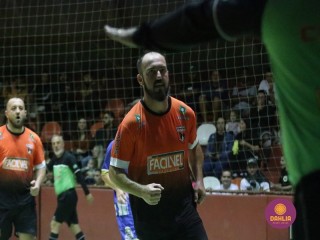 
<a style='margin-left: 5px;' class='btn btn-xs btn-social btn-facebook' href='https://www.facebook.com/sharer/sharer.php?u=https://www.boladovale.com.br/imgs/800-800-90/conteudo/fotos/1704/img1697.jpg' rel='popup' data-width='500' data-height='400'><i class='fa fa-facebook'></i>Compartilhar <span class='hidden-xs'>no Facebook</span>
</a> 
<a class='btn btn-default btn-xs' target='_blank' href='imgs/800-800-90/conteudo/fotos/1704/img1697.jpg'>
<span class='glyphicon glyphicon-cloud-download'></span> Salvar
</a> 
<span></span>