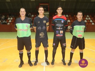 
<a style='margin-left: 5px;' class='btn btn-xs btn-social btn-facebook' href='https://www.facebook.com/sharer/sharer.php?u=https://www.boladovale.com.br/imgs/800-800-90/conteudo/fotos/1706/img1942.jpg' rel='popup' data-width='500' data-height='400'><i class='fa fa-facebook'></i>Compartilhar <span class='hidden-xs'>no Facebook</span>
</a> 
<a class='btn btn-default btn-xs' target='_blank' href='imgs/800-800-90/conteudo/fotos/1706/img1942.jpg'>
<span class='glyphicon glyphicon-cloud-download'></span> Salvar
</a> 
<span></span>