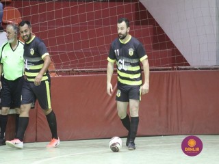 
<a style='margin-left: 5px;' class='btn btn-xs btn-social btn-facebook' href='https://www.facebook.com/sharer/sharer.php?u=https://www.boladovale.com.br/imgs/800-800-90/conteudo/fotos/1709/img2266.jpg' rel='popup' data-width='500' data-height='400'><i class='fa fa-facebook'></i>Compartilhar <span class='hidden-xs'>no Facebook</span>
</a> 
<a class='btn btn-default btn-xs' target='_blank' href='imgs/800-800-90/conteudo/fotos/1709/img2266.jpg'>
<span class='glyphicon glyphicon-cloud-download'></span> Salvar
</a> 
<span></span>