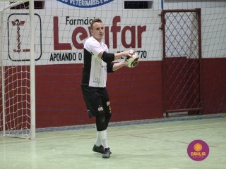 
<a style='margin-left: 5px;' class='btn btn-xs btn-social btn-facebook' href='https://www.facebook.com/sharer/sharer.php?u=https://www.boladovale.com.br/imgs/800-800-90/conteudo/fotos/1710/img2315.jpg' rel='popup' data-width='500' data-height='400'><i class='fa fa-facebook'></i>Compartilhar <span class='hidden-xs'>no Facebook</span>
</a> 
<a class='btn btn-default btn-xs' target='_blank' href='imgs/800-800-90/conteudo/fotos/1710/img2315.jpg'>
<span class='glyphicon glyphicon-cloud-download'></span> Salvar
</a> 
<span></span>