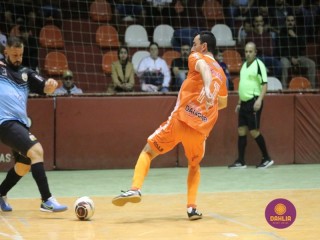 
<a style='margin-left: 5px;' class='btn btn-xs btn-social btn-facebook' href='https://www.facebook.com/sharer/sharer.php?u=https://www.boladovale.com.br/imgs/800-800-90/conteudo/fotos/1710/img2321.jpg' rel='popup' data-width='500' data-height='400'><i class='fa fa-facebook'></i>Compartilhar <span class='hidden-xs'>no Facebook</span>
</a> 
<a class='btn btn-default btn-xs' target='_blank' href='imgs/800-800-90/conteudo/fotos/1710/img2321.jpg'>
<span class='glyphicon glyphicon-cloud-download'></span> Salvar
</a> 
<span></span>