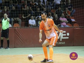 
<a style='margin-left: 5px;' class='btn btn-xs btn-social btn-facebook' href='https://www.facebook.com/sharer/sharer.php?u=https://www.boladovale.com.br/imgs/800-800-90/conteudo/fotos/1710/img2324.jpg' rel='popup' data-width='500' data-height='400'><i class='fa fa-facebook'></i>Compartilhar <span class='hidden-xs'>no Facebook</span>
</a> 
<a class='btn btn-default btn-xs' target='_blank' href='imgs/800-800-90/conteudo/fotos/1710/img2324.jpg'>
<span class='glyphicon glyphicon-cloud-download'></span> Salvar
</a> 
<span></span>