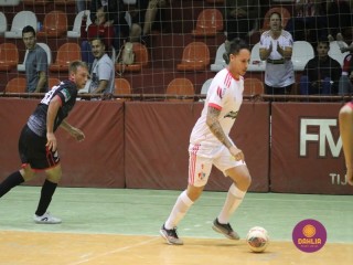 
<a style='margin-left: 5px;' class='btn btn-xs btn-social btn-facebook' href='https://www.facebook.com/sharer/sharer.php?u=https://www.boladovale.com.br/imgs/800-800-90/conteudo/fotos/1711/img2530.jpg' rel='popup' data-width='500' data-height='400'><i class='fa fa-facebook'></i>Compartilhar <span class='hidden-xs'>no Facebook</span>
</a> 
<a class='btn btn-default btn-xs' target='_blank' href='imgs/800-800-90/conteudo/fotos/1711/img2530.jpg'>
<span class='glyphicon glyphicon-cloud-download'></span> Salvar
</a> 
<span></span>