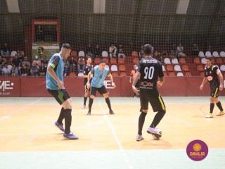 
<a style='margin-left: 5px;' class='btn btn-xs btn-social btn-facebook' href='https://www.facebook.com/sharer/sharer.php?u=https://www.boladovale.com.br/imgs/800-800-90/conteudo/fotos/1712/img2580.jpg' rel='popup' data-width='500' data-height='400'><i class='fa fa-facebook'></i>Compartilhar <span class='hidden-xs'>no Facebook</span>
</a> 
<a class='btn btn-default btn-xs' target='_blank' href='imgs/800-800-90/conteudo/fotos/1712/img2580.jpg'>
<span class='glyphicon glyphicon-cloud-download'></span> Salvar
</a> 
<span></span>