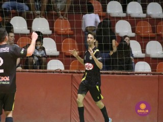 
<a style='margin-left: 5px;' class='btn btn-xs btn-social btn-facebook' href='https://www.facebook.com/sharer/sharer.php?u=https://www.boladovale.com.br/imgs/800-800-90/conteudo/fotos/1712/img2624.jpg' rel='popup' data-width='500' data-height='400'><i class='fa fa-facebook'></i>Compartilhar <span class='hidden-xs'>no Facebook</span>
</a> 
<a class='btn btn-default btn-xs' target='_blank' href='imgs/800-800-90/conteudo/fotos/1712/img2624.jpg'>
<span class='glyphicon glyphicon-cloud-download'></span> Salvar
</a> 
<span></span>