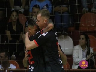 
<a style='margin-left: 5px;' class='btn btn-xs btn-social btn-facebook' href='https://www.facebook.com/sharer/sharer.php?u=https://www.boladovale.com.br/imgs/800-800-90/conteudo/fotos/1716/img2843.jpg' rel='popup' data-width='500' data-height='400'><i class='fa fa-facebook'></i>Compartilhar <span class='hidden-xs'>no Facebook</span>
</a> 
<a class='btn btn-default btn-xs' target='_blank' href='imgs/800-800-90/conteudo/fotos/1716/img2843.jpg'>
<span class='glyphicon glyphicon-cloud-download'></span> Salvar
</a> 
<span></span>