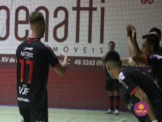 
<a style='margin-left: 5px;' class='btn btn-xs btn-social btn-facebook' href='https://www.facebook.com/sharer/sharer.php?u=https://www.boladovale.com.br/imgs/800-800-90/conteudo/fotos/1716/img2884.jpg' rel='popup' data-width='500' data-height='400'><i class='fa fa-facebook'></i>Compartilhar <span class='hidden-xs'>no Facebook</span>
</a> 
<a class='btn btn-default btn-xs' target='_blank' href='imgs/800-800-90/conteudo/fotos/1716/img2884.jpg'>
<span class='glyphicon glyphicon-cloud-download'></span> Salvar
</a> 
<span></span>