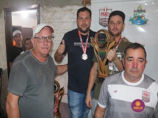 
<a style='margin-left: 5px;' class='btn btn-xs btn-social btn-facebook' href='https://www.facebook.com/sharer/sharer.php?u=https://www.boladovale.com.br/imgs/800-800-90/conteudo/fotos/1721/img3025.jpg' rel='popup' data-width='500' data-height='400'><i class='fa fa-facebook'></i>Compartilhar <span class='hidden-xs'>no Facebook</span>
</a> 
<a class='btn btn-default btn-xs' target='_blank' href='imgs/800-800-90/conteudo/fotos/1721/img3025.jpg'>
<span class='glyphicon glyphicon-cloud-download'></span> Salvar
</a> 
<span></span>