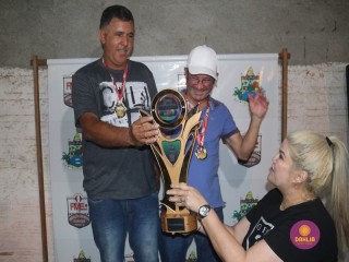 
<a style='margin-left: 5px;' class='btn btn-xs btn-social btn-facebook' href='https://www.facebook.com/sharer/sharer.php?u=https://www.boladovale.com.br/imgs/800-800-90/conteudo/fotos/1721/img3034.jpg' rel='popup' data-width='500' data-height='400'><i class='fa fa-facebook'></i>Compartilhar <span class='hidden-xs'>no Facebook</span>
</a> 
<a class='btn btn-default btn-xs' target='_blank' href='imgs/800-800-90/conteudo/fotos/1721/img3034.jpg'>
<span class='glyphicon glyphicon-cloud-download'></span> Salvar
</a> 
<span></span>