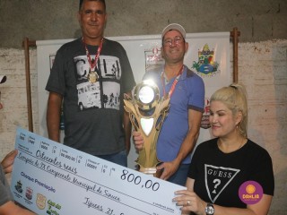 
<a style='margin-left: 5px;' class='btn btn-xs btn-social btn-facebook' href='https://www.facebook.com/sharer/sharer.php?u=https://www.boladovale.com.br/imgs/800-800-90/conteudo/fotos/1721/img3035.jpg' rel='popup' data-width='500' data-height='400'><i class='fa fa-facebook'></i>Compartilhar <span class='hidden-xs'>no Facebook</span>
</a> 
<a class='btn btn-default btn-xs' target='_blank' href='imgs/800-800-90/conteudo/fotos/1721/img3035.jpg'>
<span class='glyphicon glyphicon-cloud-download'></span> Salvar
</a> 
<span></span>