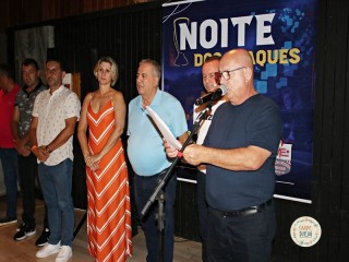 
<a style='margin-left: 5px;' class='btn btn-xs btn-social btn-facebook' href='https://www.facebook.com/sharer/sharer.php?u=https://www.boladovale.com.br/imgs/800-800-90/conteudo/fotos/1725/img7701.jpg' rel='popup' data-width='500' data-height='400'><i class='fa fa-facebook'></i>Compartilhar <span class='hidden-xs'>no Facebook</span>
</a> 
<a class='btn btn-default btn-xs' target='_blank' href='imgs/800-800-90/conteudo/fotos/1725/img7701.jpg'>
<span class='glyphicon glyphicon-cloud-download'></span> Salvar
</a> 
<span></span>