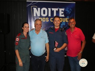 
<a style='margin-left: 5px;' class='btn btn-xs btn-social btn-facebook' href='https://www.facebook.com/sharer/sharer.php?u=https://www.boladovale.com.br/imgs/800-800-90/conteudo/fotos/1725/img7785.jpg' rel='popup' data-width='500' data-height='400'><i class='fa fa-facebook'></i>Compartilhar <span class='hidden-xs'>no Facebook</span>
</a> 
<a class='btn btn-default btn-xs' target='_blank' href='imgs/800-800-90/conteudo/fotos/1725/img7785.jpg'>
<span class='glyphicon glyphicon-cloud-download'></span> Salvar
</a> 
<span></span>