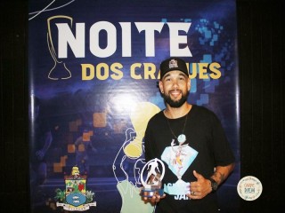 
<a style='margin-left: 5px;' class='btn btn-xs btn-social btn-facebook' href='https://www.facebook.com/sharer/sharer.php?u=https://www.boladovale.com.br/imgs/800-800-90/conteudo/fotos/1725/img7845.jpg' rel='popup' data-width='500' data-height='400'><i class='fa fa-facebook'></i>Compartilhar <span class='hidden-xs'>no Facebook</span>
</a> 
<a class='btn btn-default btn-xs' target='_blank' href='imgs/800-800-90/conteudo/fotos/1725/img7845.jpg'>
<span class='glyphicon glyphicon-cloud-download'></span> Salvar
</a> 
<span></span>