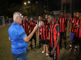 
<a style='margin-left: 5px;' class='btn btn-xs btn-social btn-facebook' href='https://www.facebook.com/sharer/sharer.php?u=https://www.boladovale.com.br/imgs/800-800-90/conteudo/fotos/1726/img0243.jpg' rel='popup' data-width='500' data-height='400'><i class='fa fa-facebook'></i>Compartilhar <span class='hidden-xs'>no Facebook</span>
</a> 
<a class='btn btn-default btn-xs' target='_blank' href='imgs/800-800-90/conteudo/fotos/1726/img0243.jpg'>
<span class='glyphicon glyphicon-cloud-download'></span> Salvar
</a> 
<span></span>