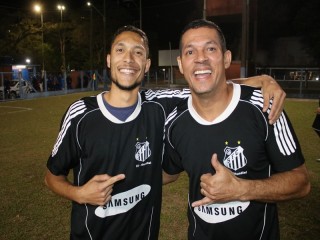 
<a style='margin-left: 5px;' class='btn btn-xs btn-social btn-facebook' href='https://www.facebook.com/sharer/sharer.php?u=https://www.boladovale.com.br/imgs/800-800-90/conteudo/fotos/1726/img0262.jpg' rel='popup' data-width='500' data-height='400'><i class='fa fa-facebook'></i>Compartilhar <span class='hidden-xs'>no Facebook</span>
</a> 
<a class='btn btn-default btn-xs' target='_blank' href='imgs/800-800-90/conteudo/fotos/1726/img0262.jpg'>
<span class='glyphicon glyphicon-cloud-download'></span> Salvar
</a> 
<span></span>