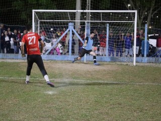 
<a style='margin-left: 5px;' class='btn btn-xs btn-social btn-facebook' href='https://www.facebook.com/sharer/sharer.php?u=https://www.boladovale.com.br/imgs/800-800-90/conteudo/fotos/1726/img0435.jpg' rel='popup' data-width='500' data-height='400'><i class='fa fa-facebook'></i>Compartilhar <span class='hidden-xs'>no Facebook</span>
</a> 
<a class='btn btn-default btn-xs' target='_blank' href='imgs/800-800-90/conteudo/fotos/1726/img0435.jpg'>
<span class='glyphicon glyphicon-cloud-download'></span> Salvar
</a> 
<span></span>