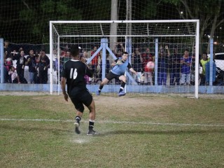 
<a style='margin-left: 5px;' class='btn btn-xs btn-social btn-facebook' href='https://www.facebook.com/sharer/sharer.php?u=https://www.boladovale.com.br/imgs/800-800-90/conteudo/fotos/1726/img0445.jpg' rel='popup' data-width='500' data-height='400'><i class='fa fa-facebook'></i>Compartilhar <span class='hidden-xs'>no Facebook</span>
</a> 
<a class='btn btn-default btn-xs' target='_blank' href='imgs/800-800-90/conteudo/fotos/1726/img0445.jpg'>
<span class='glyphicon glyphicon-cloud-download'></span> Salvar
</a> 
<span></span>