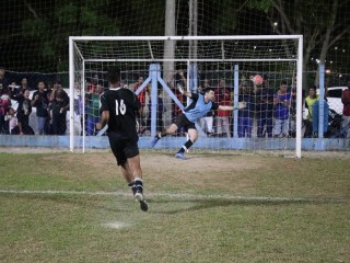 
<a style='margin-left: 5px;' class='btn btn-xs btn-social btn-facebook' href='https://www.facebook.com/sharer/sharer.php?u=https://www.boladovale.com.br/imgs/800-800-90/conteudo/fotos/1726/img0446.jpg' rel='popup' data-width='500' data-height='400'><i class='fa fa-facebook'></i>Compartilhar <span class='hidden-xs'>no Facebook</span>
</a> 
<a class='btn btn-default btn-xs' target='_blank' href='imgs/800-800-90/conteudo/fotos/1726/img0446.jpg'>
<span class='glyphicon glyphicon-cloud-download'></span> Salvar
</a> 
<span></span>