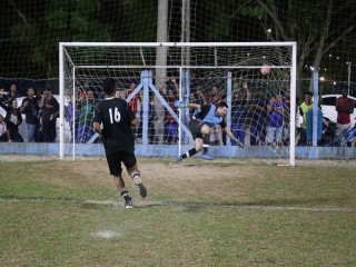 
<a style='margin-left: 5px;' class='btn btn-xs btn-social btn-facebook' href='https://www.facebook.com/sharer/sharer.php?u=https://www.boladovale.com.br/imgs/800-800-90/conteudo/fotos/1726/img0447.jpg' rel='popup' data-width='500' data-height='400'><i class='fa fa-facebook'></i>Compartilhar <span class='hidden-xs'>no Facebook</span>
</a> 
<a class='btn btn-default btn-xs' target='_blank' href='imgs/800-800-90/conteudo/fotos/1726/img0447.jpg'>
<span class='glyphicon glyphicon-cloud-download'></span> Salvar
</a> 
<span></span>