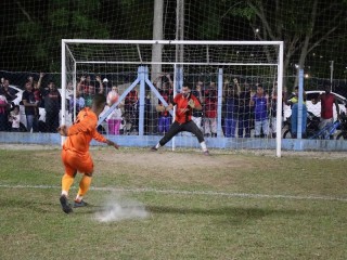 
<a style='margin-left: 5px;' class='btn btn-xs btn-social btn-facebook' href='https://www.facebook.com/sharer/sharer.php?u=https://www.boladovale.com.br/imgs/800-800-90/conteudo/fotos/1726/img0450.jpg' rel='popup' data-width='500' data-height='400'><i class='fa fa-facebook'></i>Compartilhar <span class='hidden-xs'>no Facebook</span>
</a> 
<a class='btn btn-default btn-xs' target='_blank' href='imgs/800-800-90/conteudo/fotos/1726/img0450.jpg'>
<span class='glyphicon glyphicon-cloud-download'></span> Salvar
</a> 
<span></span>