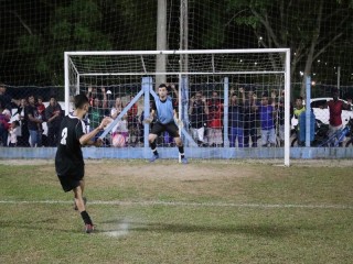 
<a style='margin-left: 5px;' class='btn btn-xs btn-social btn-facebook' href='https://www.facebook.com/sharer/sharer.php?u=https://www.boladovale.com.br/imgs/800-800-90/conteudo/fotos/1726/img0458.jpg' rel='popup' data-width='500' data-height='400'><i class='fa fa-facebook'></i>Compartilhar <span class='hidden-xs'>no Facebook</span>
</a> 
<a class='btn btn-default btn-xs' target='_blank' href='imgs/800-800-90/conteudo/fotos/1726/img0458.jpg'>
<span class='glyphicon glyphicon-cloud-download'></span> Salvar
</a> 
<span></span>