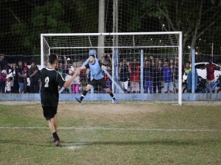 
<a style='margin-left: 5px;' class='btn btn-xs btn-social btn-facebook' href='https://www.facebook.com/sharer/sharer.php?u=https://www.boladovale.com.br/imgs/800-800-90/conteudo/fotos/1726/img0459.jpg' rel='popup' data-width='500' data-height='400'><i class='fa fa-facebook'></i>Compartilhar <span class='hidden-xs'>no Facebook</span>
</a> 
<a class='btn btn-default btn-xs' target='_blank' href='imgs/800-800-90/conteudo/fotos/1726/img0459.jpg'>
<span class='glyphicon glyphicon-cloud-download'></span> Salvar
</a> 
<span></span>