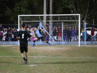 
<a style='margin-left: 5px;' class='btn btn-xs btn-social btn-facebook' href='https://www.facebook.com/sharer/sharer.php?u=https://www.boladovale.com.br/imgs/800-800-90/conteudo/fotos/1726/img0460.jpg' rel='popup' data-width='500' data-height='400'><i class='fa fa-facebook'></i>Compartilhar <span class='hidden-xs'>no Facebook</span>
</a> 
<a class='btn btn-default btn-xs' target='_blank' href='imgs/800-800-90/conteudo/fotos/1726/img0460.jpg'>
<span class='glyphicon glyphicon-cloud-download'></span> Salvar
</a> 
<span></span>