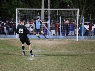 
<a style='margin-left: 5px;' class='btn btn-xs btn-social btn-facebook' href='https://www.facebook.com/sharer/sharer.php?u=https://www.boladovale.com.br/imgs/800-800-90/conteudo/fotos/1726/img0470.jpg' rel='popup' data-width='500' data-height='400'><i class='fa fa-facebook'></i>Compartilhar <span class='hidden-xs'>no Facebook</span>
</a> 
<a class='btn btn-default btn-xs' target='_blank' href='imgs/800-800-90/conteudo/fotos/1726/img0470.jpg'>
<span class='glyphicon glyphicon-cloud-download'></span> Salvar
</a> 
<span></span>