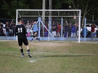 
<a style='margin-left: 5px;' class='btn btn-xs btn-social btn-facebook' href='https://www.facebook.com/sharer/sharer.php?u=https://www.boladovale.com.br/imgs/800-800-90/conteudo/fotos/1726/img0471.jpg' rel='popup' data-width='500' data-height='400'><i class='fa fa-facebook'></i>Compartilhar <span class='hidden-xs'>no Facebook</span>
</a> 
<a class='btn btn-default btn-xs' target='_blank' href='imgs/800-800-90/conteudo/fotos/1726/img0471.jpg'>
<span class='glyphicon glyphicon-cloud-download'></span> Salvar
</a> 
<span></span>