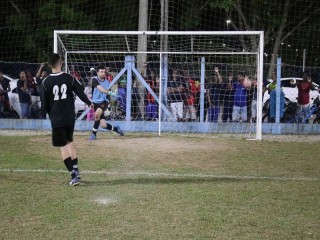 
<a style='margin-left: 5px;' class='btn btn-xs btn-social btn-facebook' href='https://www.facebook.com/sharer/sharer.php?u=https://www.boladovale.com.br/imgs/800-800-90/conteudo/fotos/1726/img0472.jpg' rel='popup' data-width='500' data-height='400'><i class='fa fa-facebook'></i>Compartilhar <span class='hidden-xs'>no Facebook</span>
</a> 
<a class='btn btn-default btn-xs' target='_blank' href='imgs/800-800-90/conteudo/fotos/1726/img0472.jpg'>
<span class='glyphicon glyphicon-cloud-download'></span> Salvar
</a> 
<span></span>