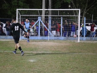 
<a style='margin-left: 5px;' class='btn btn-xs btn-social btn-facebook' href='https://www.facebook.com/sharer/sharer.php?u=https://www.boladovale.com.br/imgs/800-800-90/conteudo/fotos/1726/img0473.jpg' rel='popup' data-width='500' data-height='400'><i class='fa fa-facebook'></i>Compartilhar <span class='hidden-xs'>no Facebook</span>
</a> 
<a class='btn btn-default btn-xs' target='_blank' href='imgs/800-800-90/conteudo/fotos/1726/img0473.jpg'>
<span class='glyphicon glyphicon-cloud-download'></span> Salvar
</a> 
<span></span>