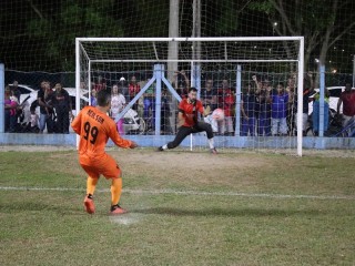 
<a style='margin-left: 5px;' class='btn btn-xs btn-social btn-facebook' href='https://www.facebook.com/sharer/sharer.php?u=https://www.boladovale.com.br/imgs/800-800-90/conteudo/fotos/1726/img0476.jpg' rel='popup' data-width='500' data-height='400'><i class='fa fa-facebook'></i>Compartilhar <span class='hidden-xs'>no Facebook</span>
</a> 
<a class='btn btn-default btn-xs' target='_blank' href='imgs/800-800-90/conteudo/fotos/1726/img0476.jpg'>
<span class='glyphicon glyphicon-cloud-download'></span> Salvar
</a> 
<span></span>